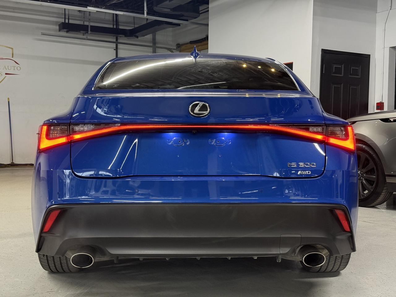 2024 Lexus IS No Accidents l IS300 l AWD l Lexus Warranty l V6 Photo4