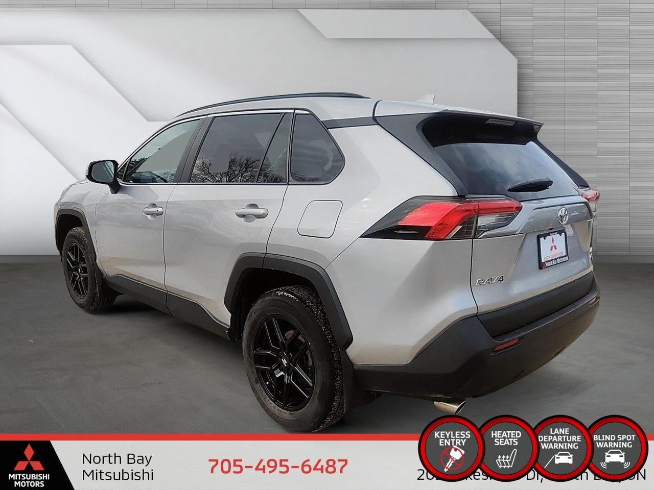 2021 Toyota RAV4 LE Photo