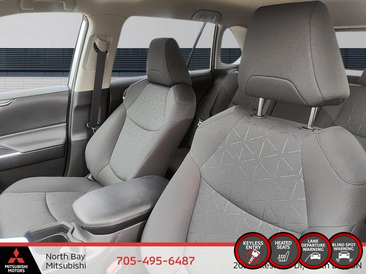 2021 Toyota RAV4 LE Photo