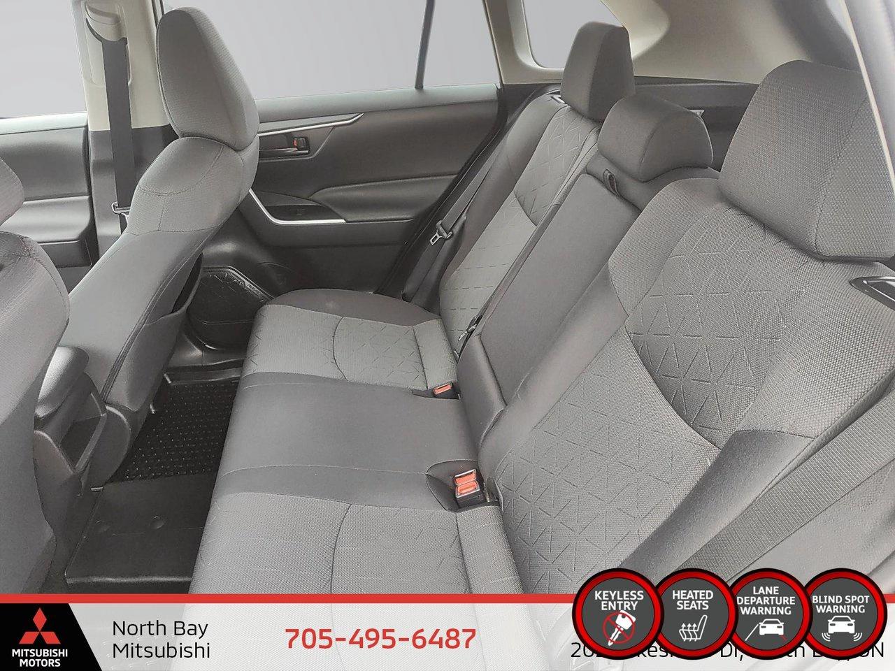 2021 Toyota RAV4 LE Photo