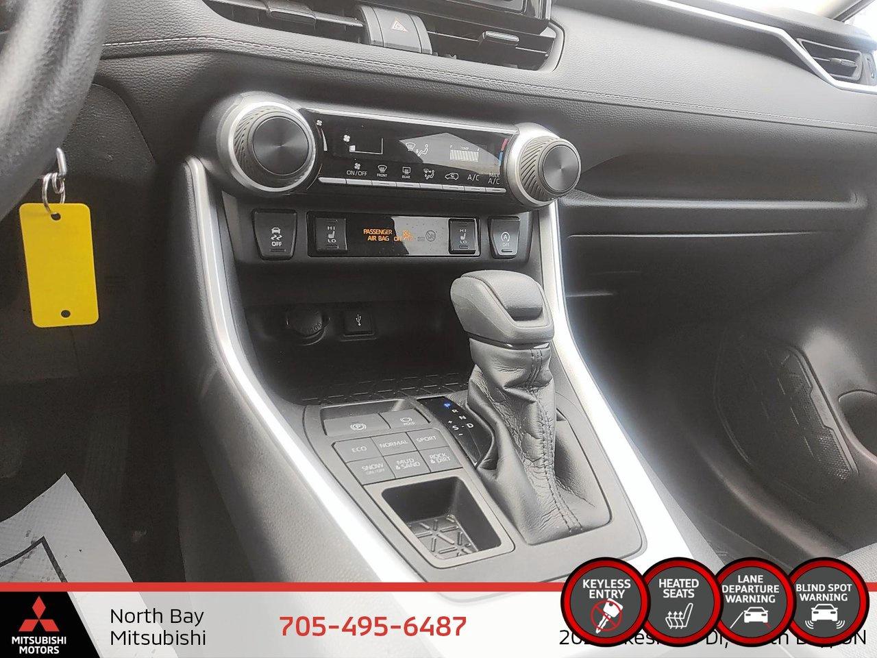 2021 Toyota RAV4 LE Photo