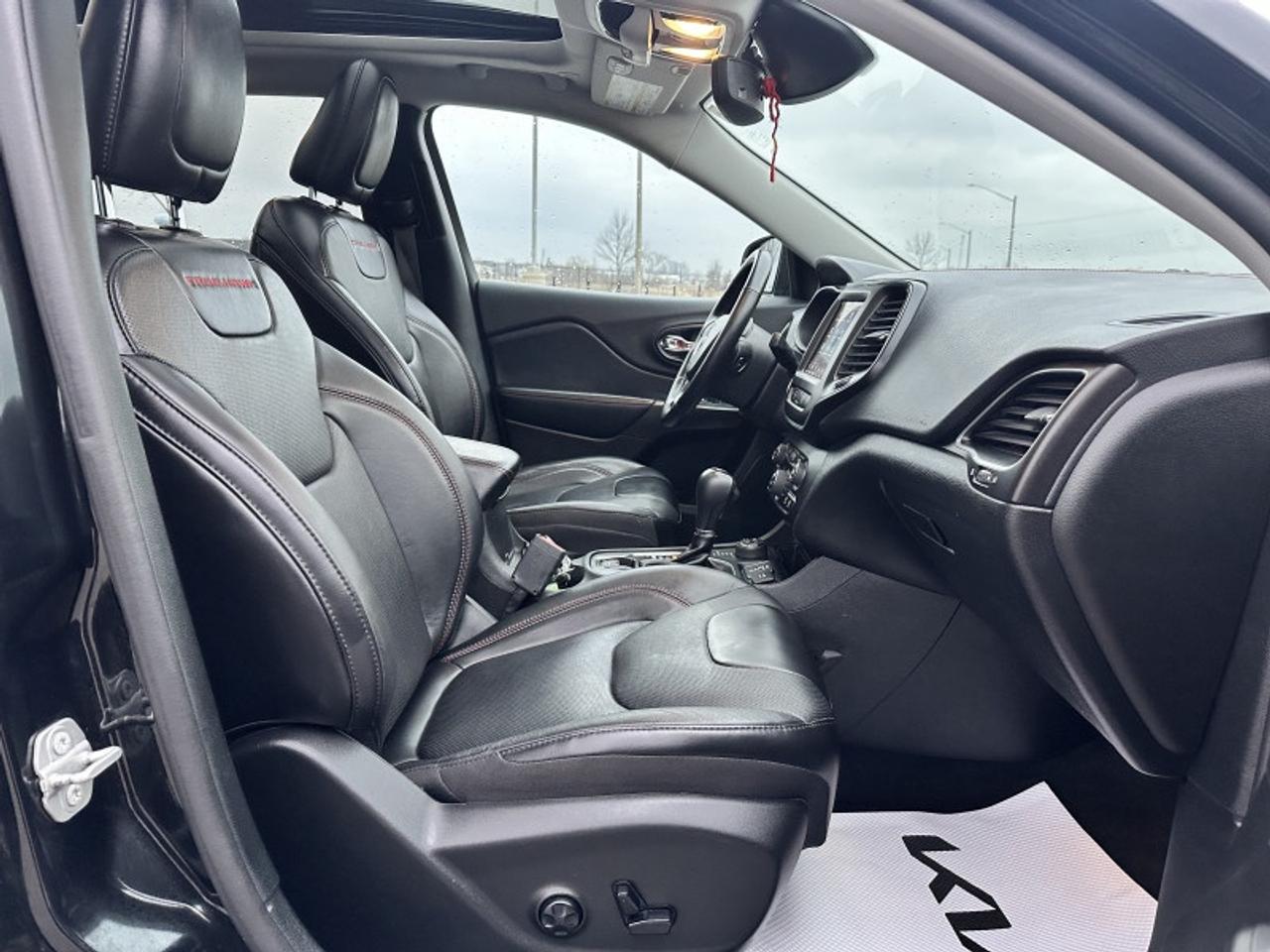 2021 Jeep Cherokee Trailhawk Photo