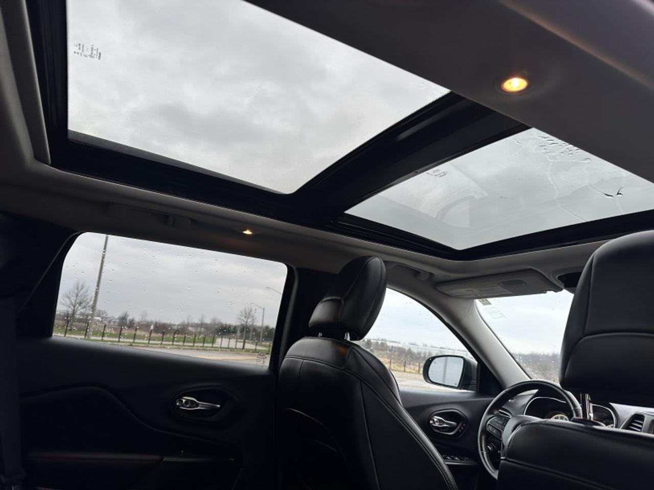 2021 Jeep Cherokee Trailhawk Photo