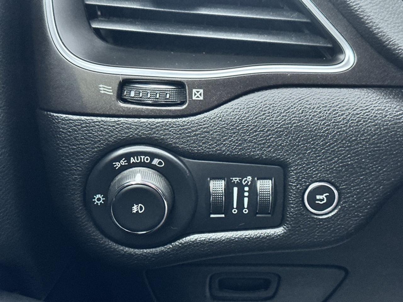 2021 Jeep Cherokee Trailhawk Photo