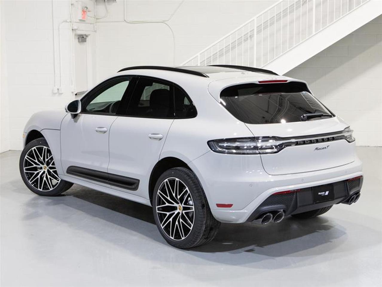2026 Porsche Macan T AWD Photo
