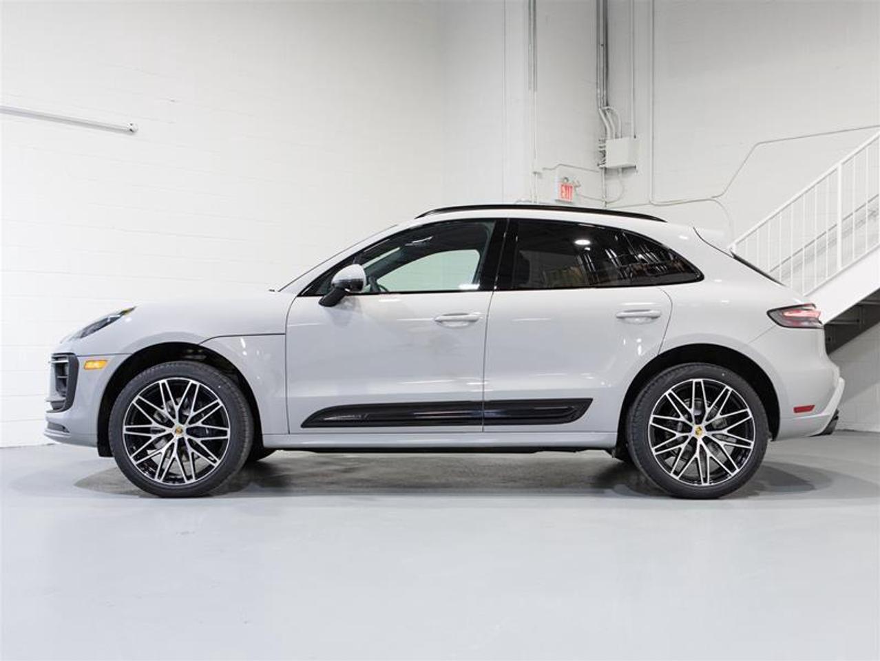 2026 Porsche Macan T AWD Photo
