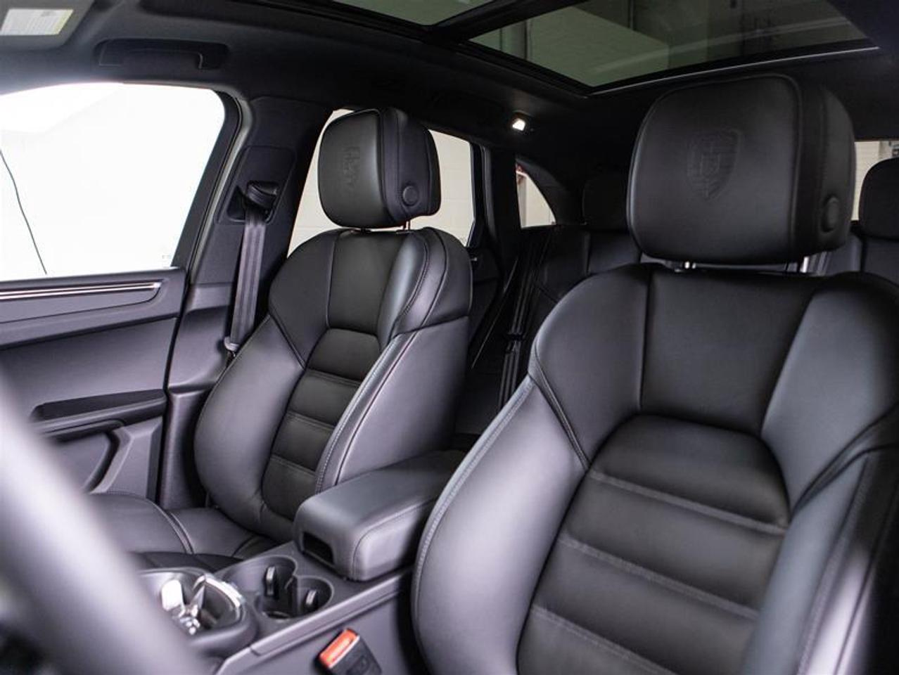 2026 Porsche Macan T AWD Photo