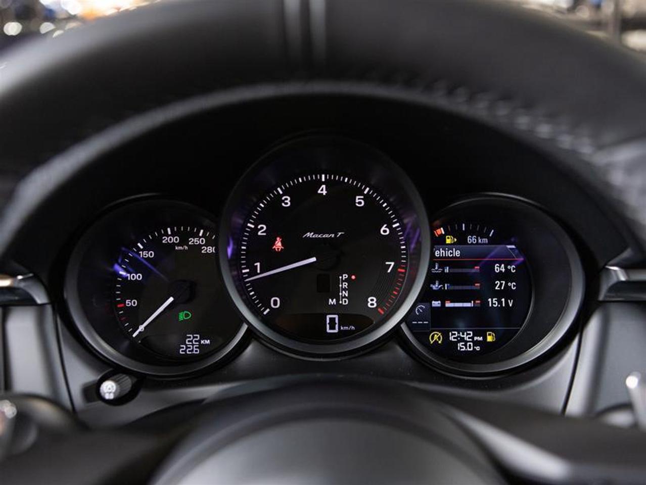 2026 Porsche Macan T AWD Photo