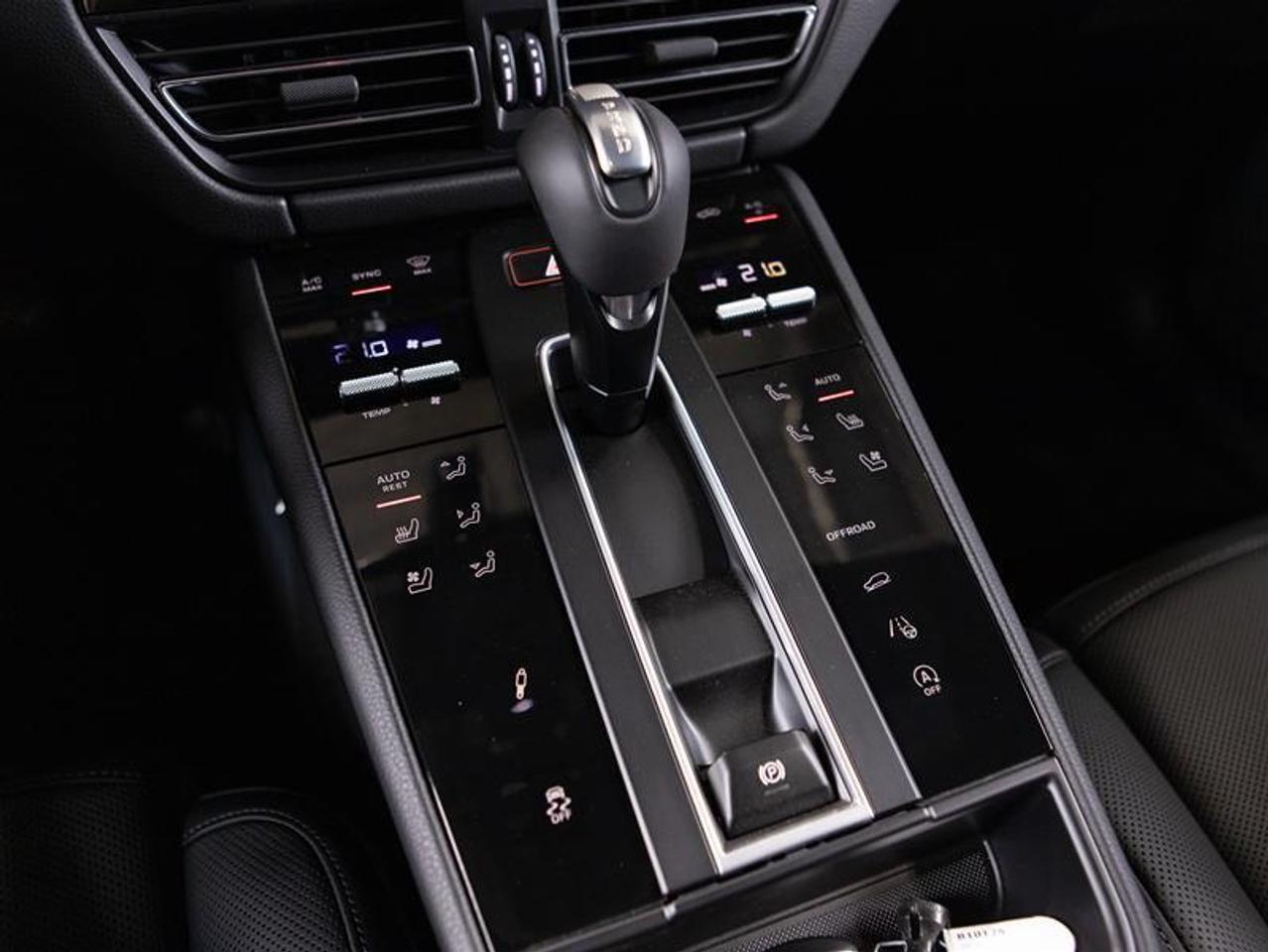 2026 Porsche Macan T AWD Photo