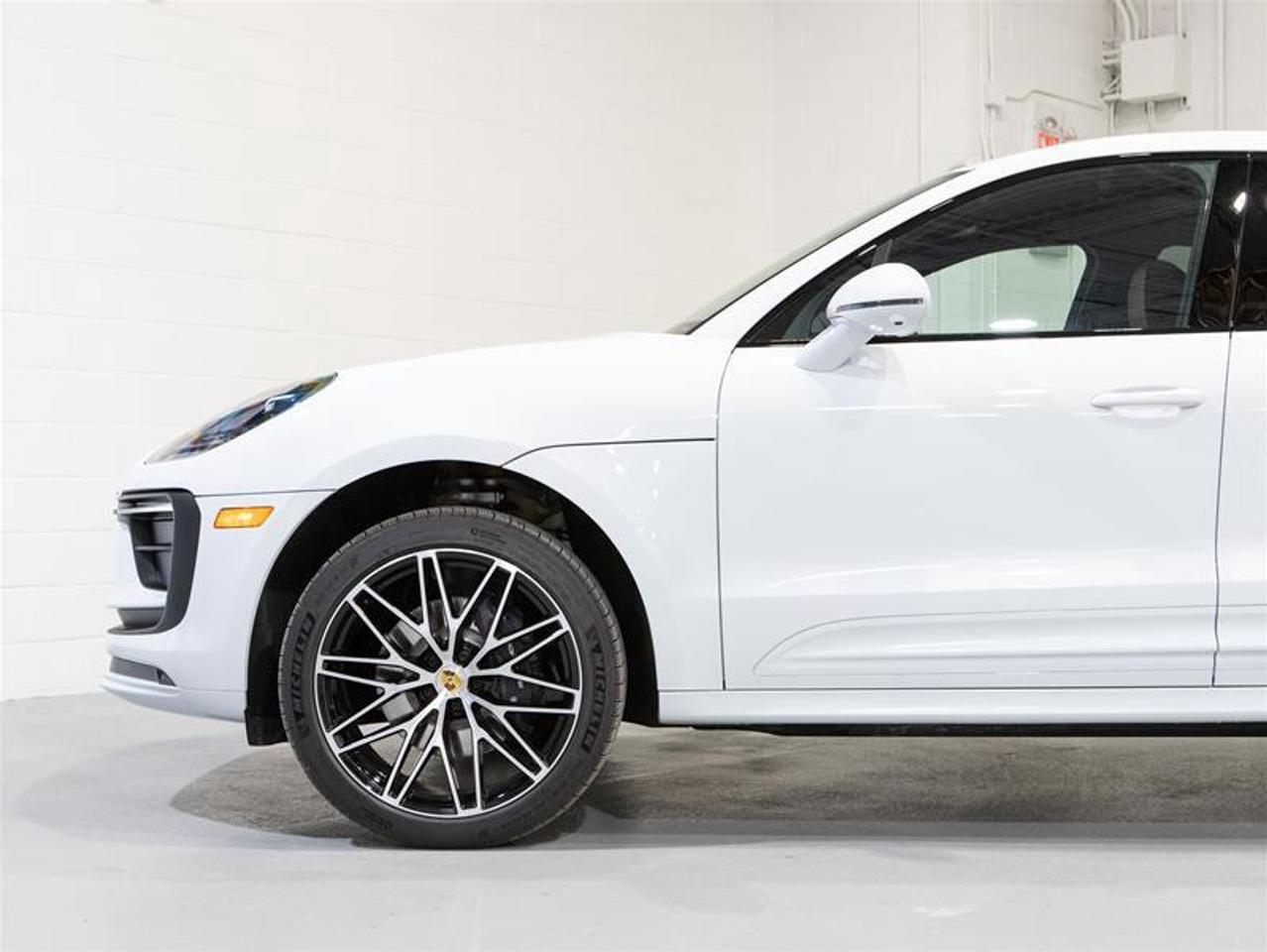 2026 Porsche Macan AWD Photo