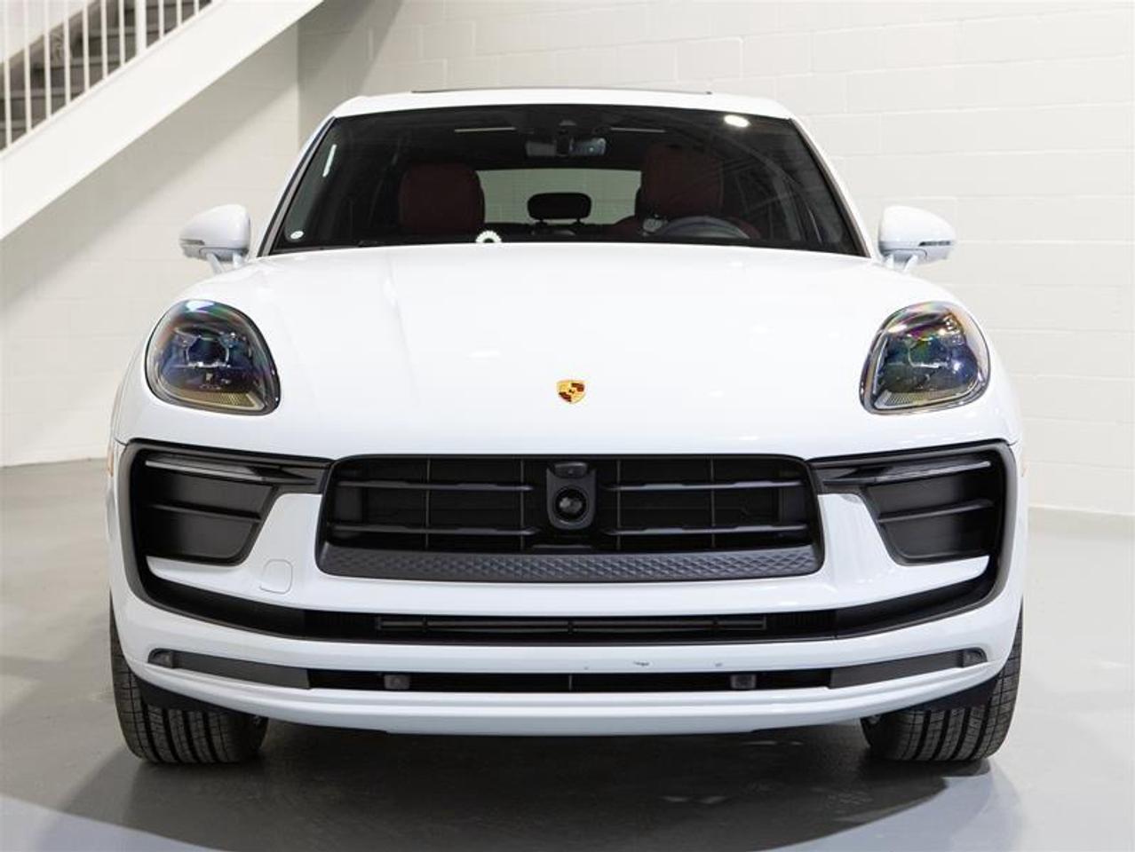 2026 Porsche Macan AWD Photo