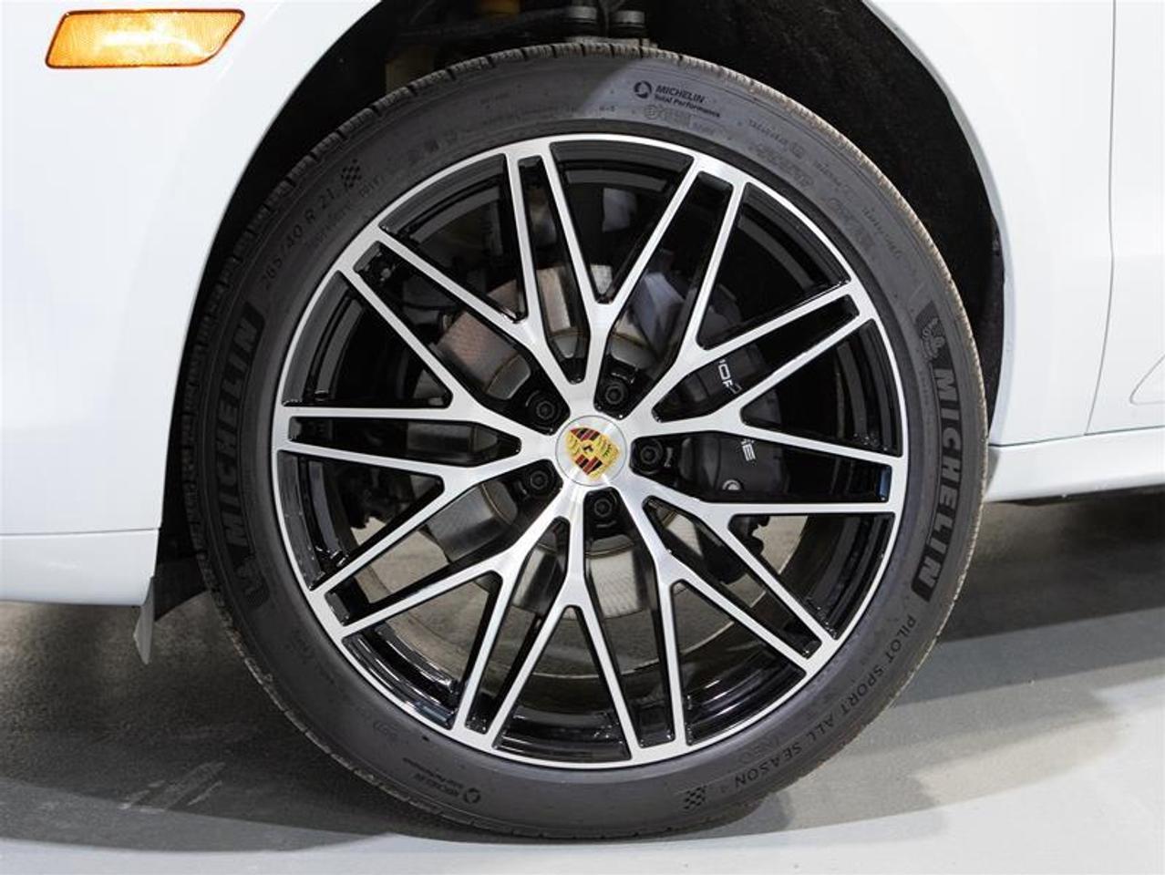2026 Porsche Macan AWD Photo