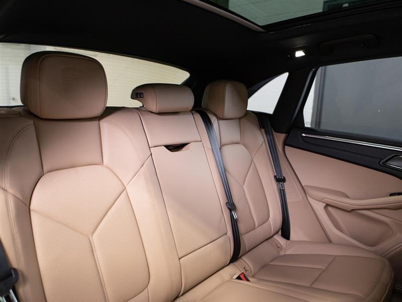 2026 Porsche Macan AWD Photo