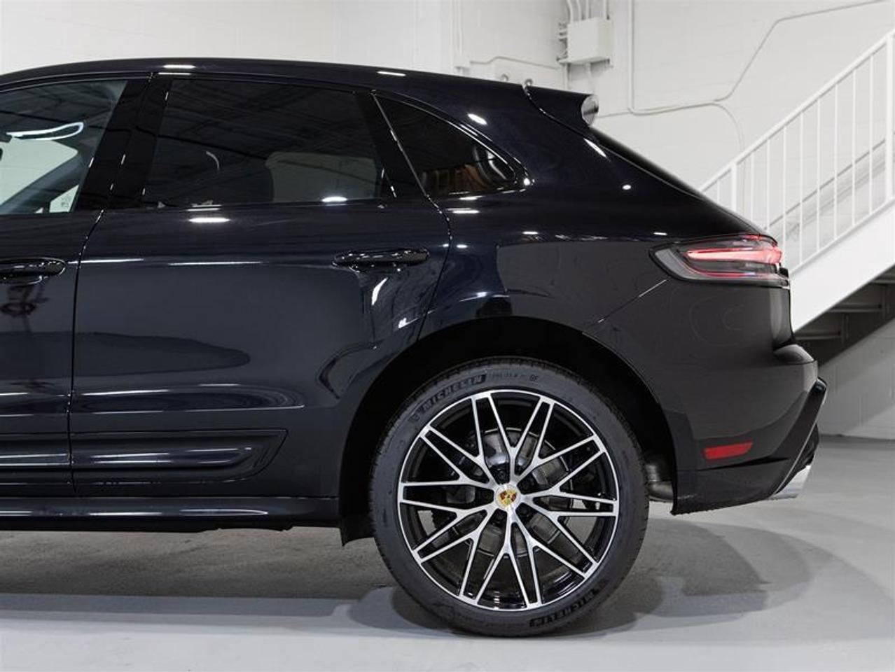 2026 Porsche Macan AWD Photo