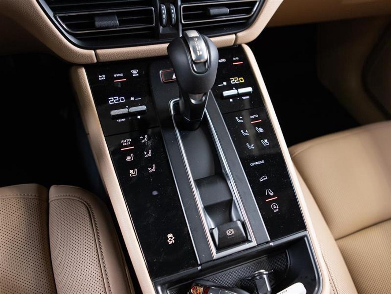 2026 Porsche Macan AWD Photo