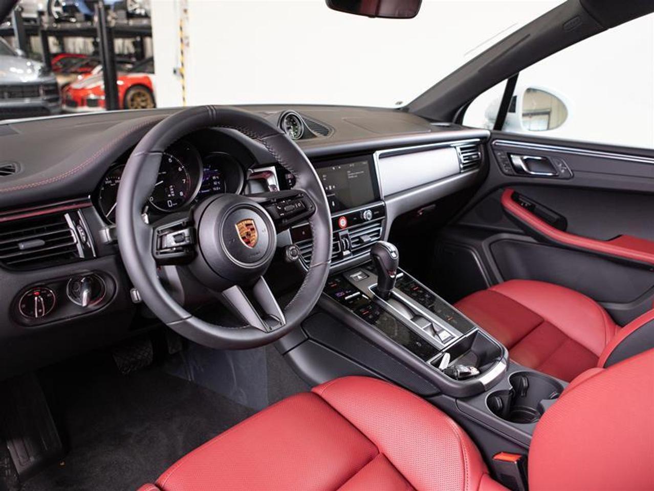 2026 Porsche Macan AWD Photo