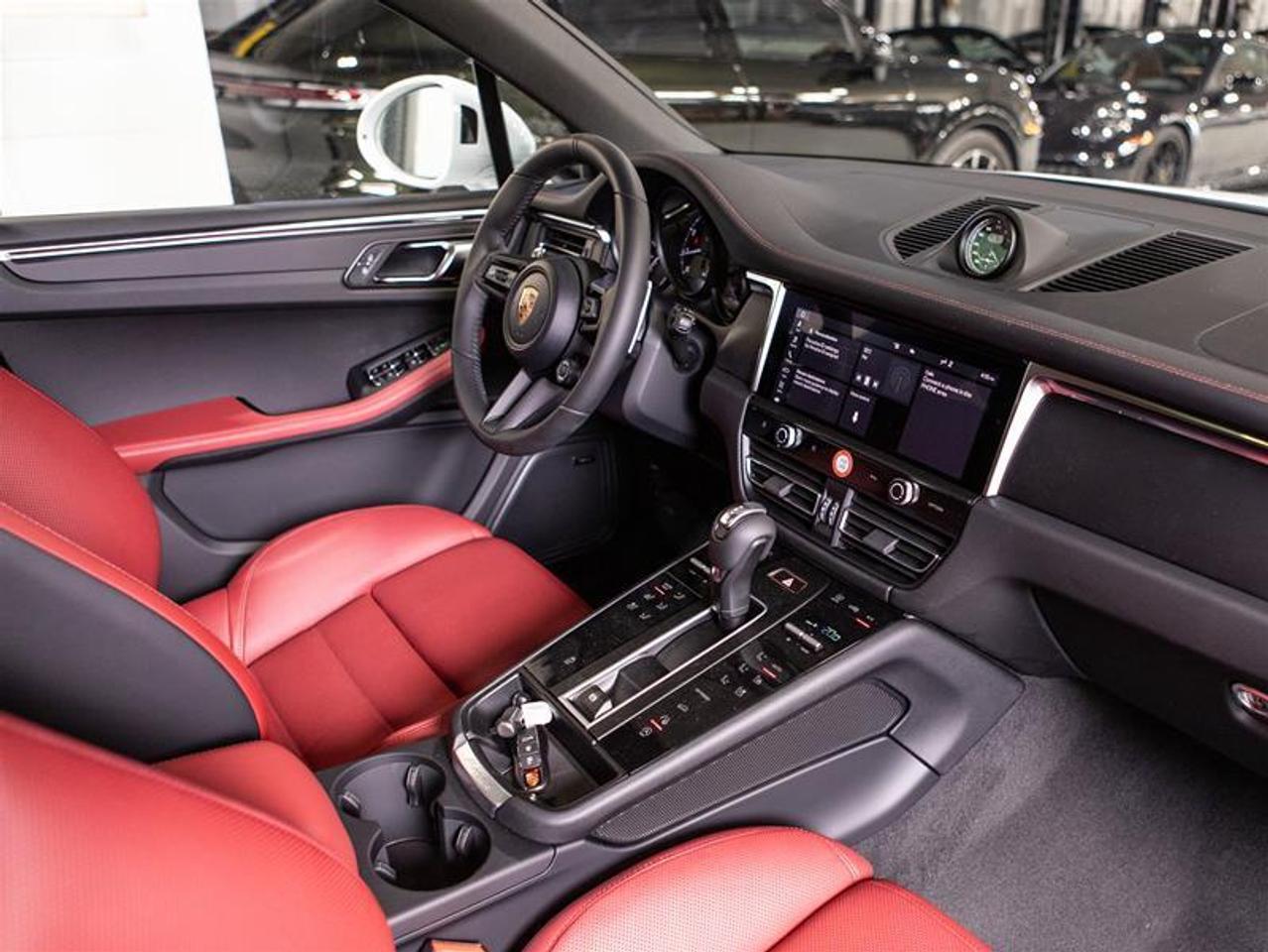 2026 Porsche Macan AWD Photo