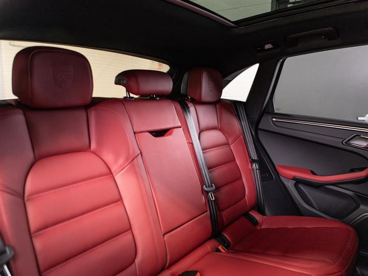2026 Porsche Macan AWD Photo
