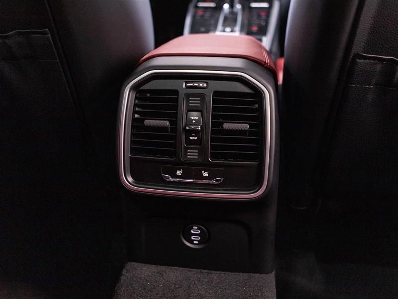 2026 Porsche Macan AWD Photo