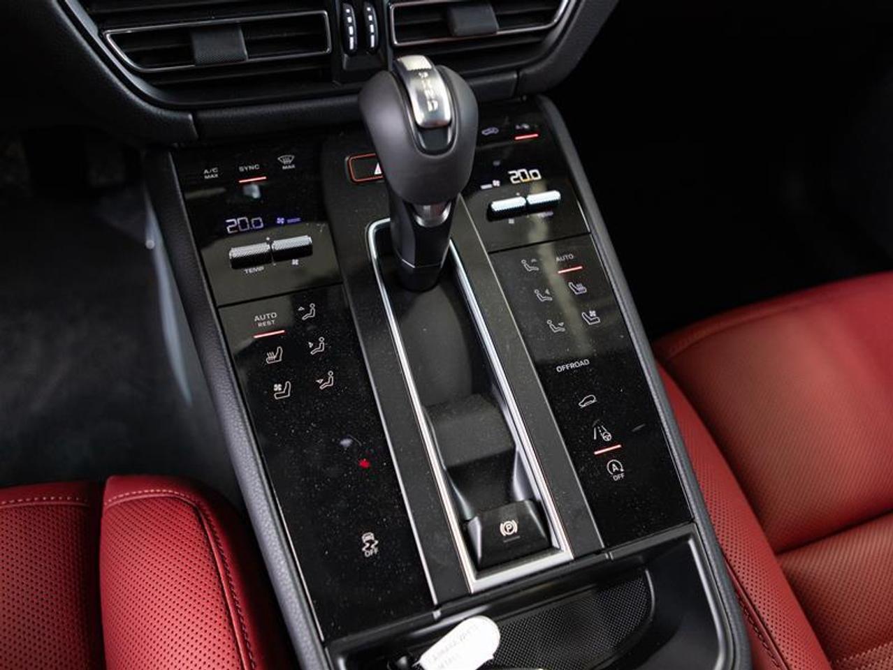 2026 Porsche Macan AWD Photo