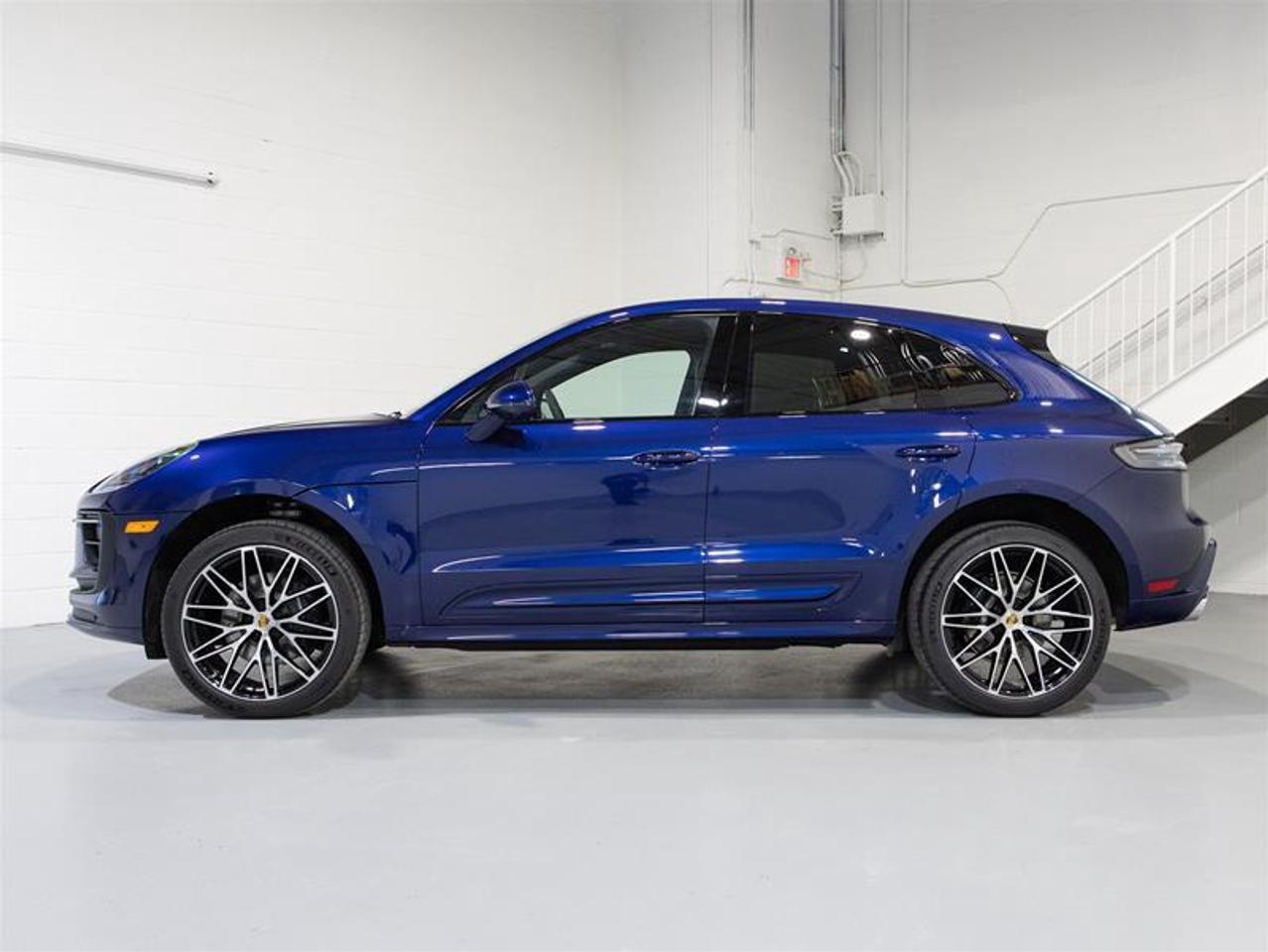 2026 Porsche Macan AWD Photo4