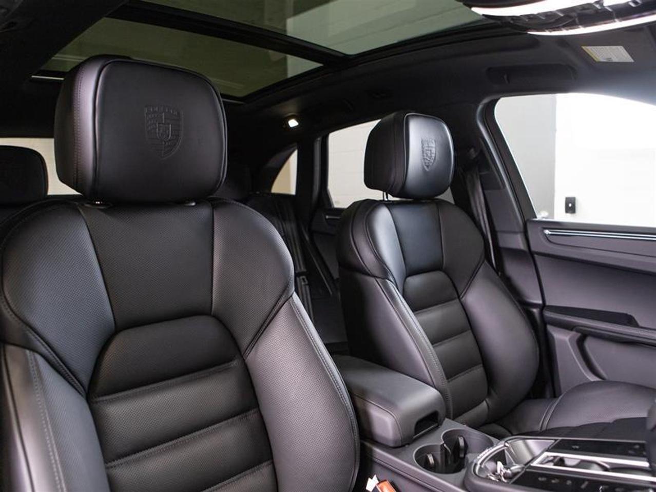 2026 Porsche Macan AWD Photo