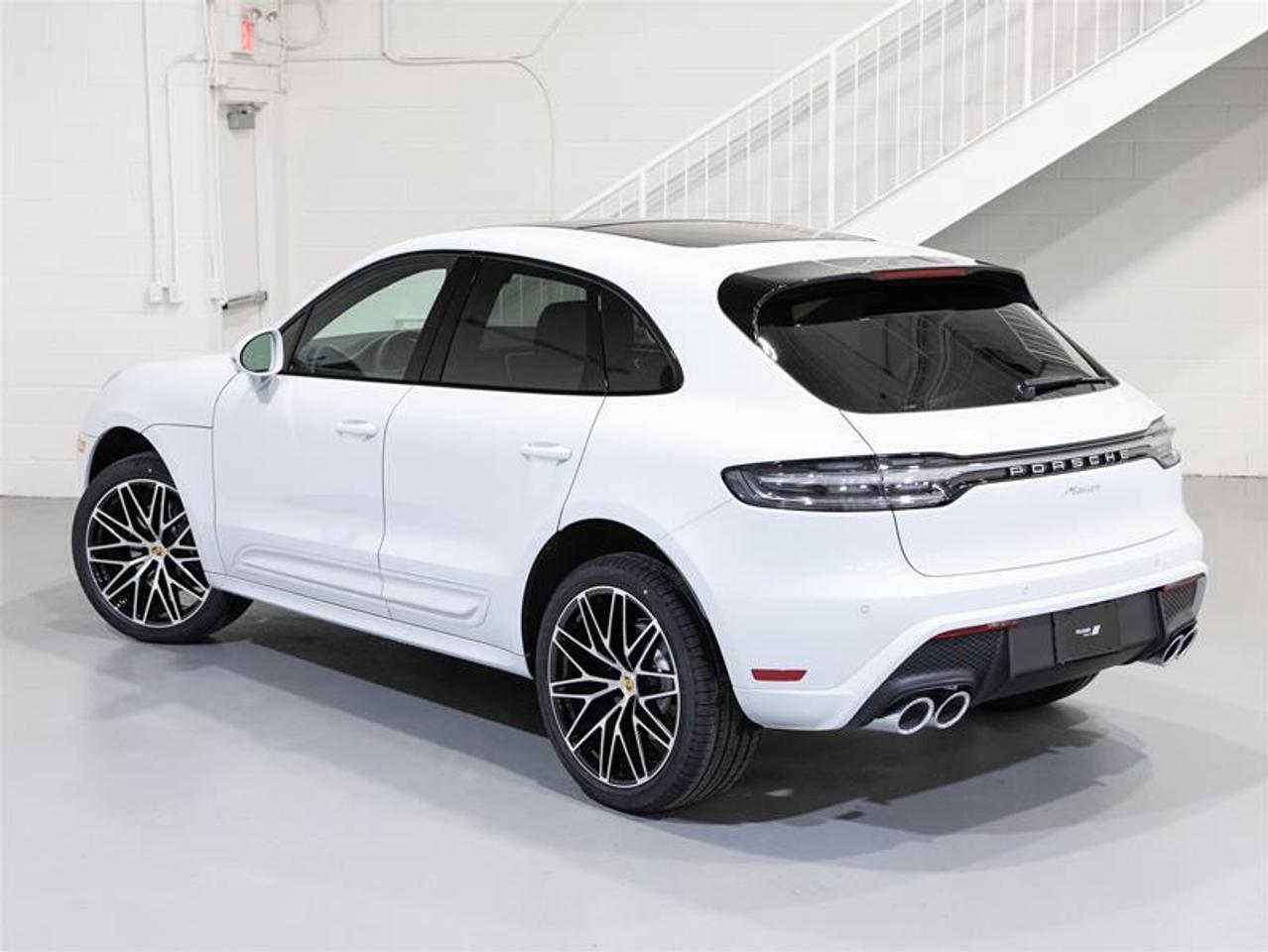 2026 Porsche Macan AWD Photo2