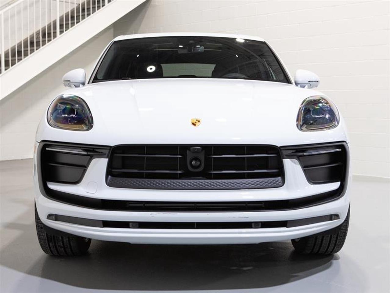 2026 Porsche Macan AWD Photo