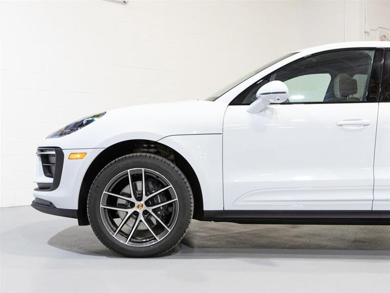 2026 Porsche Macan AWD Photo