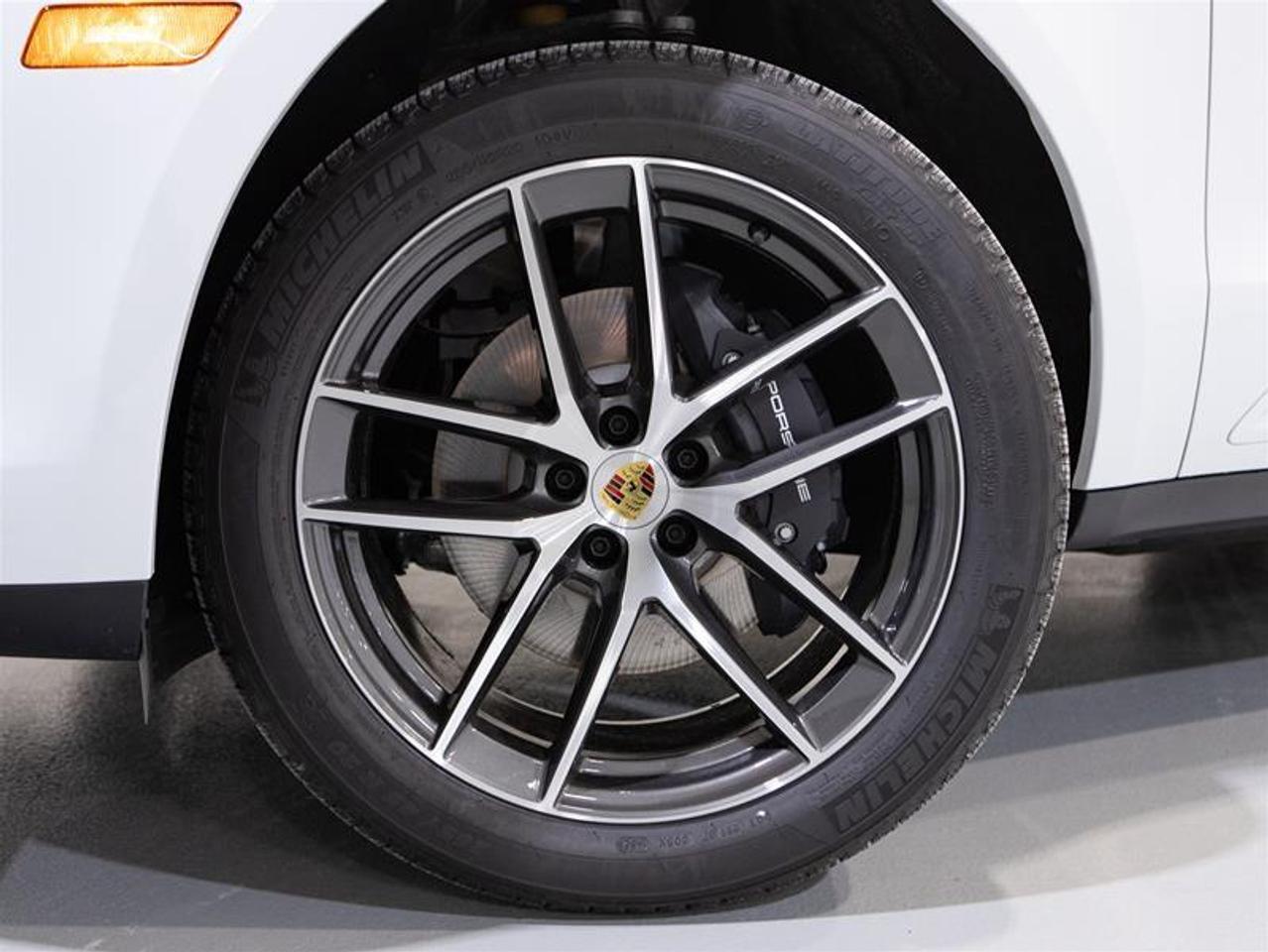 2026 Porsche Macan AWD Photo