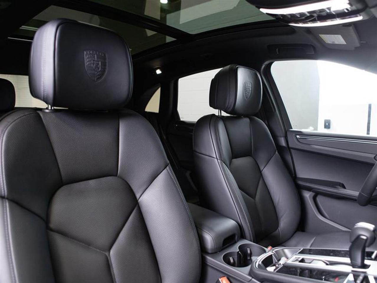 2026 Porsche Macan AWD Photo
