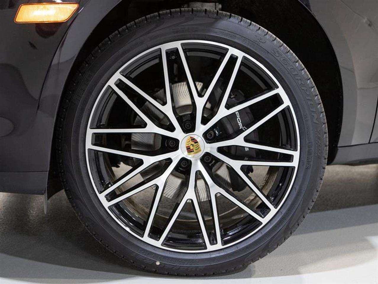 2026 Porsche Macan AWD Photo