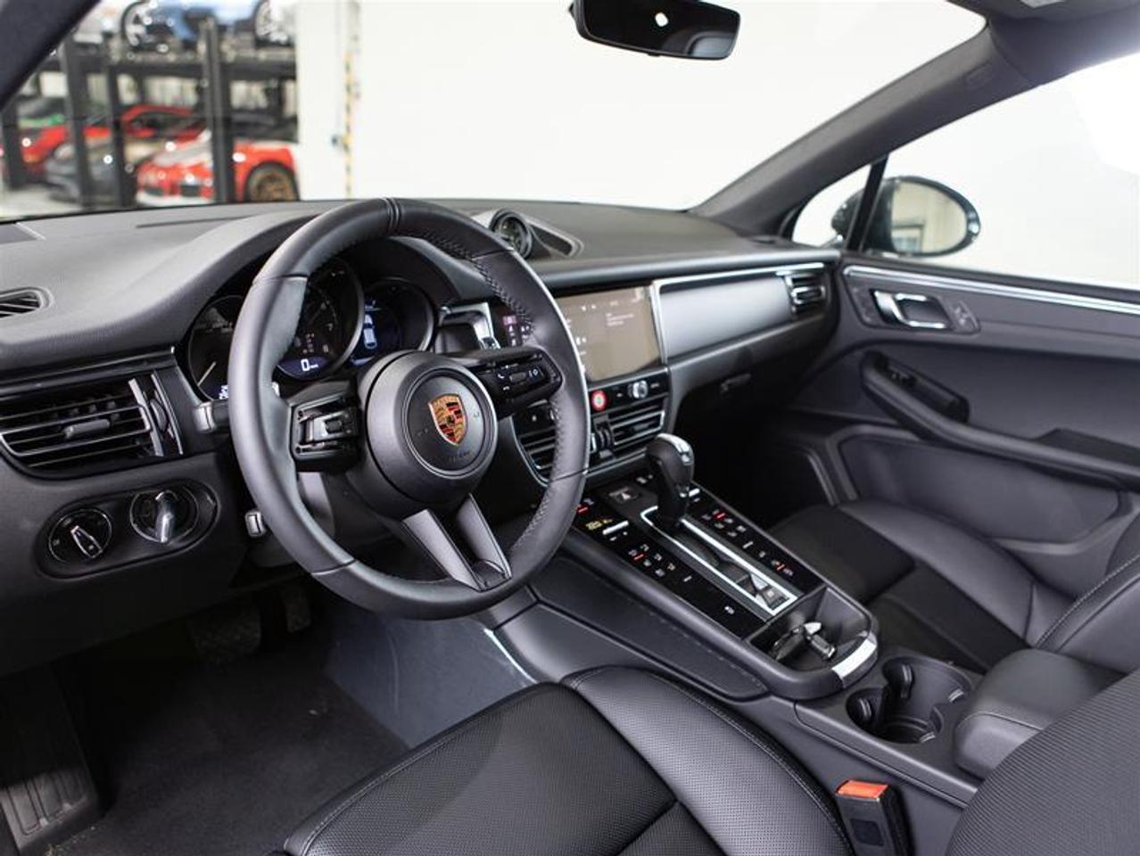 2026 Porsche Macan AWD Photo