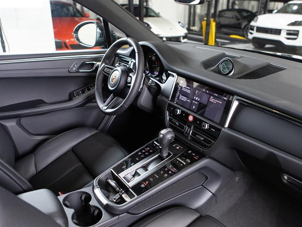2026 Porsche Macan AWD Photo
