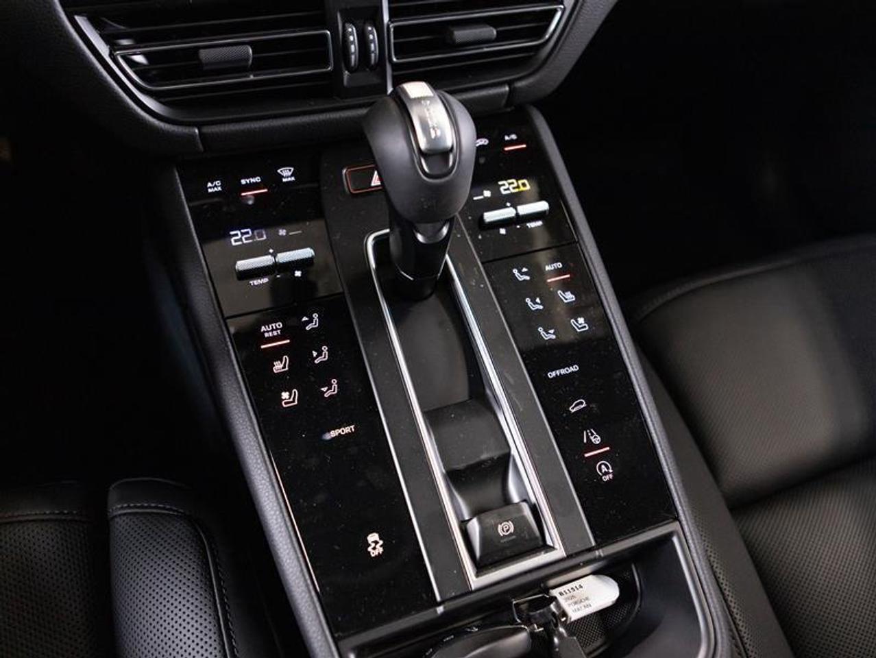 2026 Porsche Macan AWD Photo