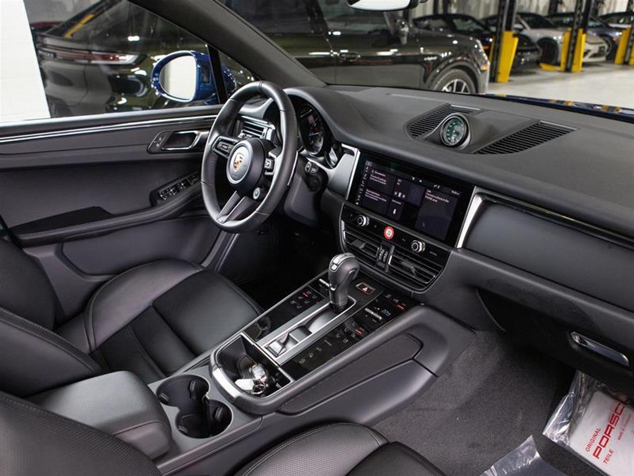 2026 Porsche Macan AWD Photo