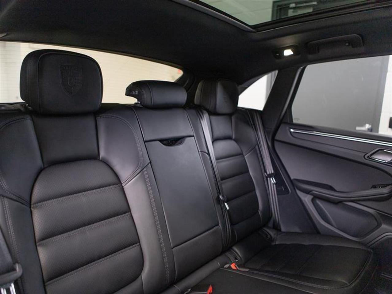 2026 Porsche Macan AWD Photo