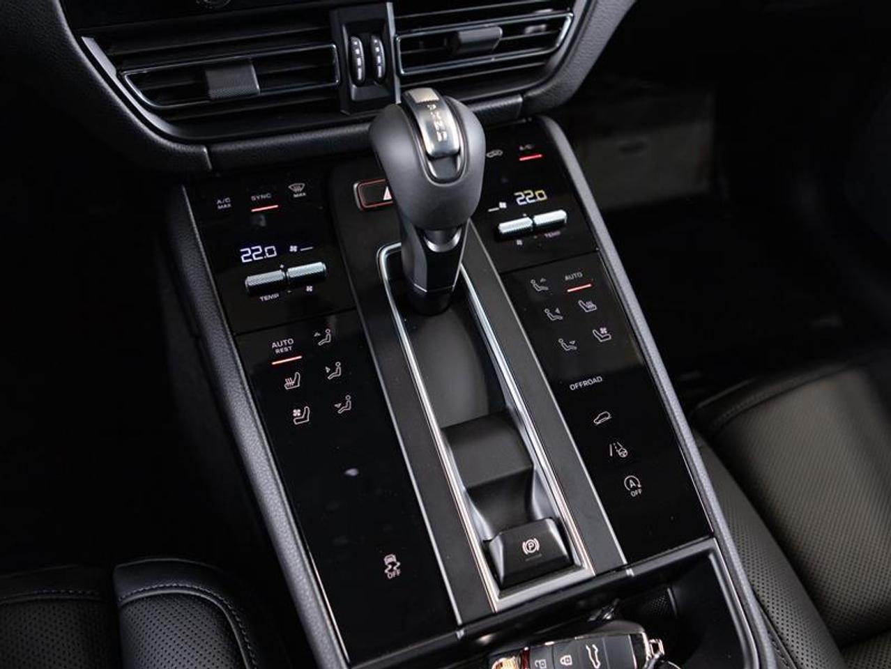 2026 Porsche Macan AWD Photo