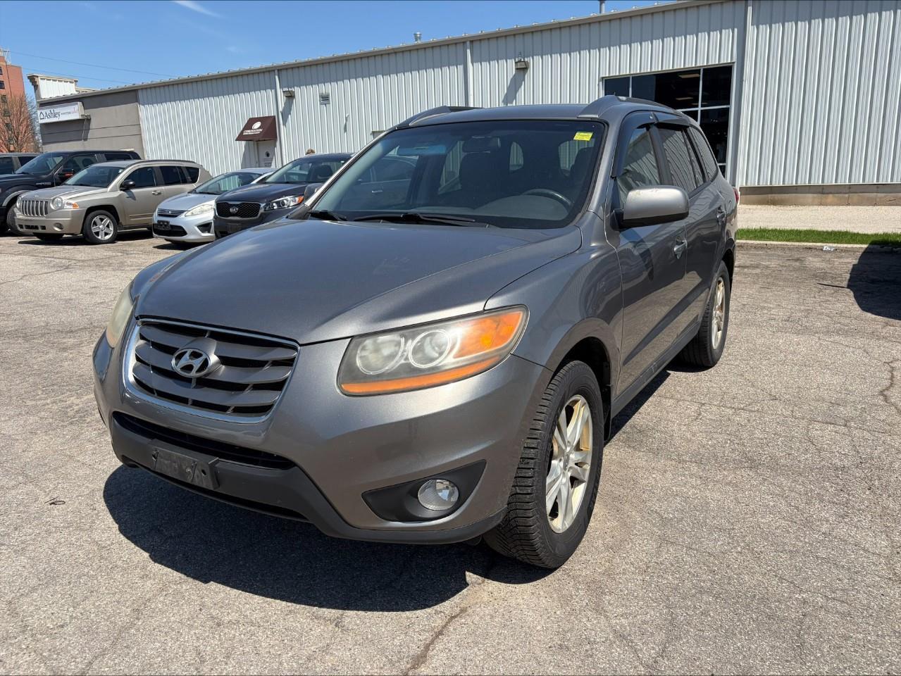 2011 Hyundai Santa Fe GL 2.4 Premium (A6) Front-Wheel Drive Photo