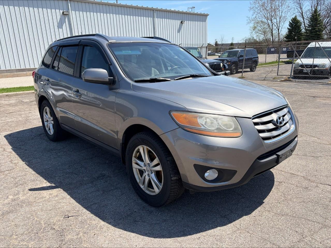 2011 Hyundai Santa Fe GL 2.4 Premium (A6) Front-Wheel Drive Photo
