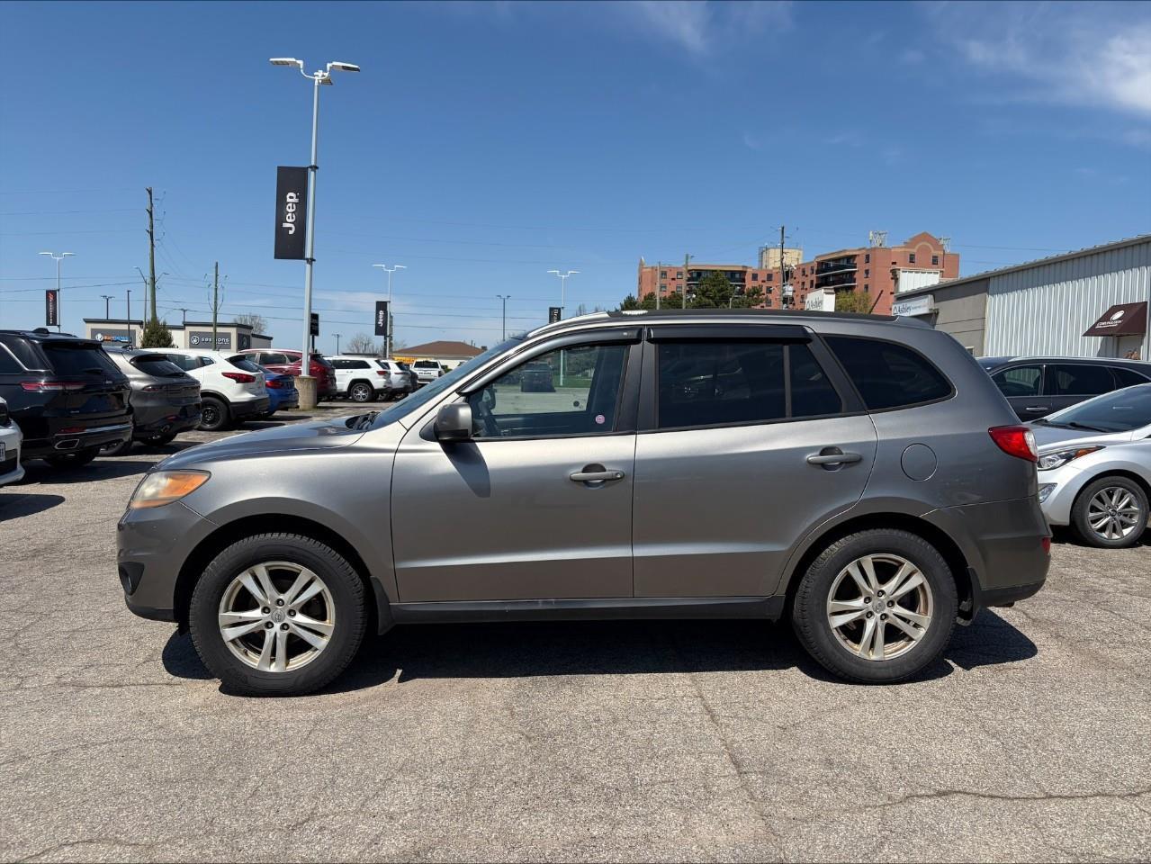 2011 Hyundai Santa Fe GL 2.4 Premium (A6) Front-Wheel Drive Photo