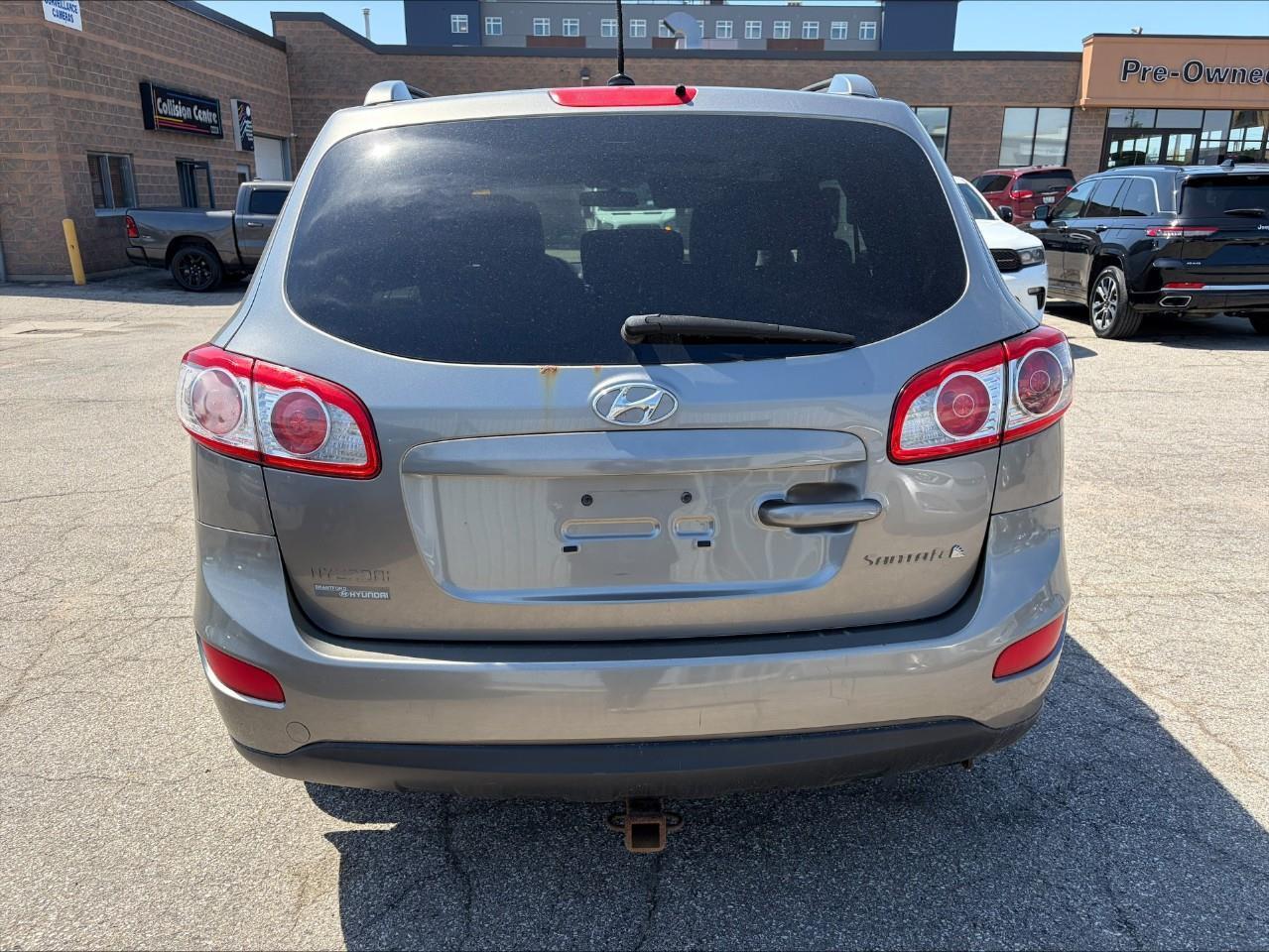 2011 Hyundai Santa Fe GL 2.4 Premium (A6) Front-Wheel Drive Photo