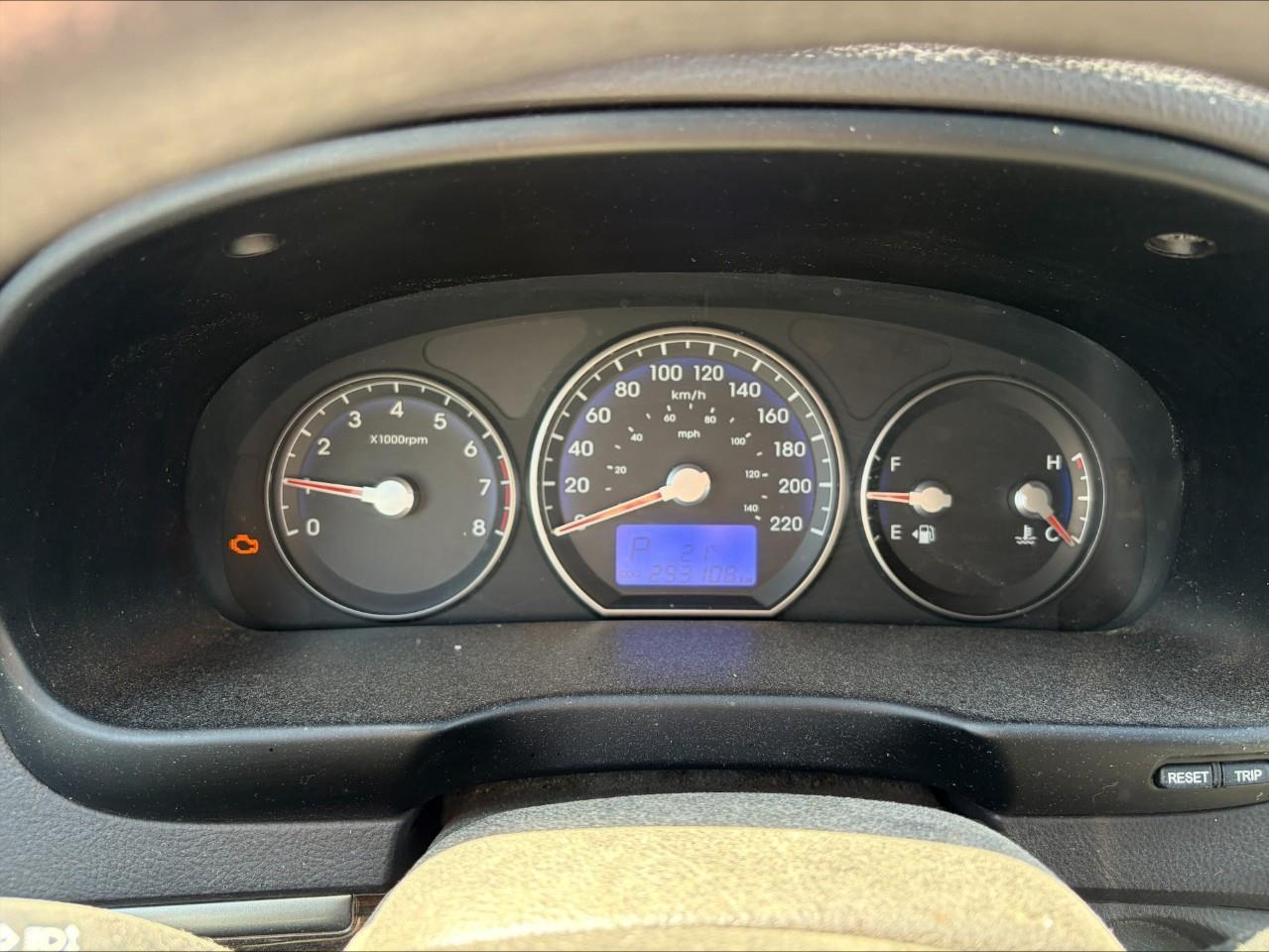 2011 Hyundai Santa Fe GL 2.4 Premium (A6) Front-Wheel Drive Photo
