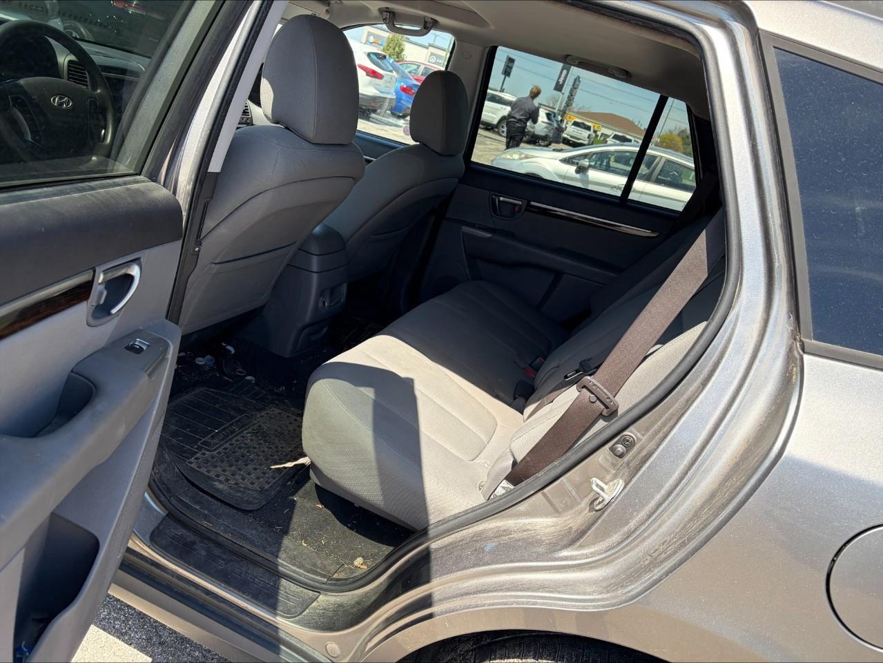 2011 Hyundai Santa Fe GL 2.4 Premium (A6) Front-Wheel Drive Photo