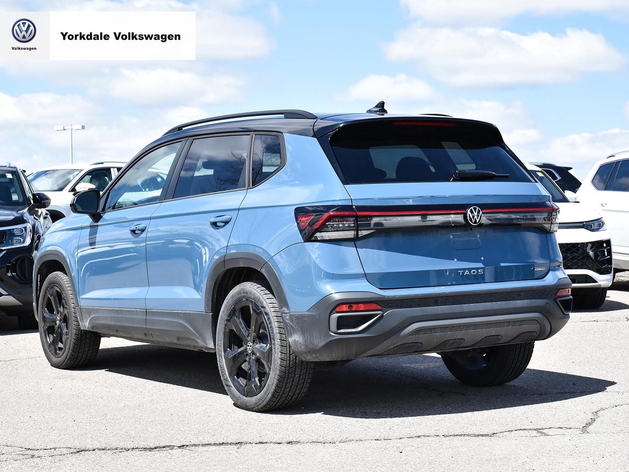 2025 Volkswagen Taos BLACK EDITION Photo3