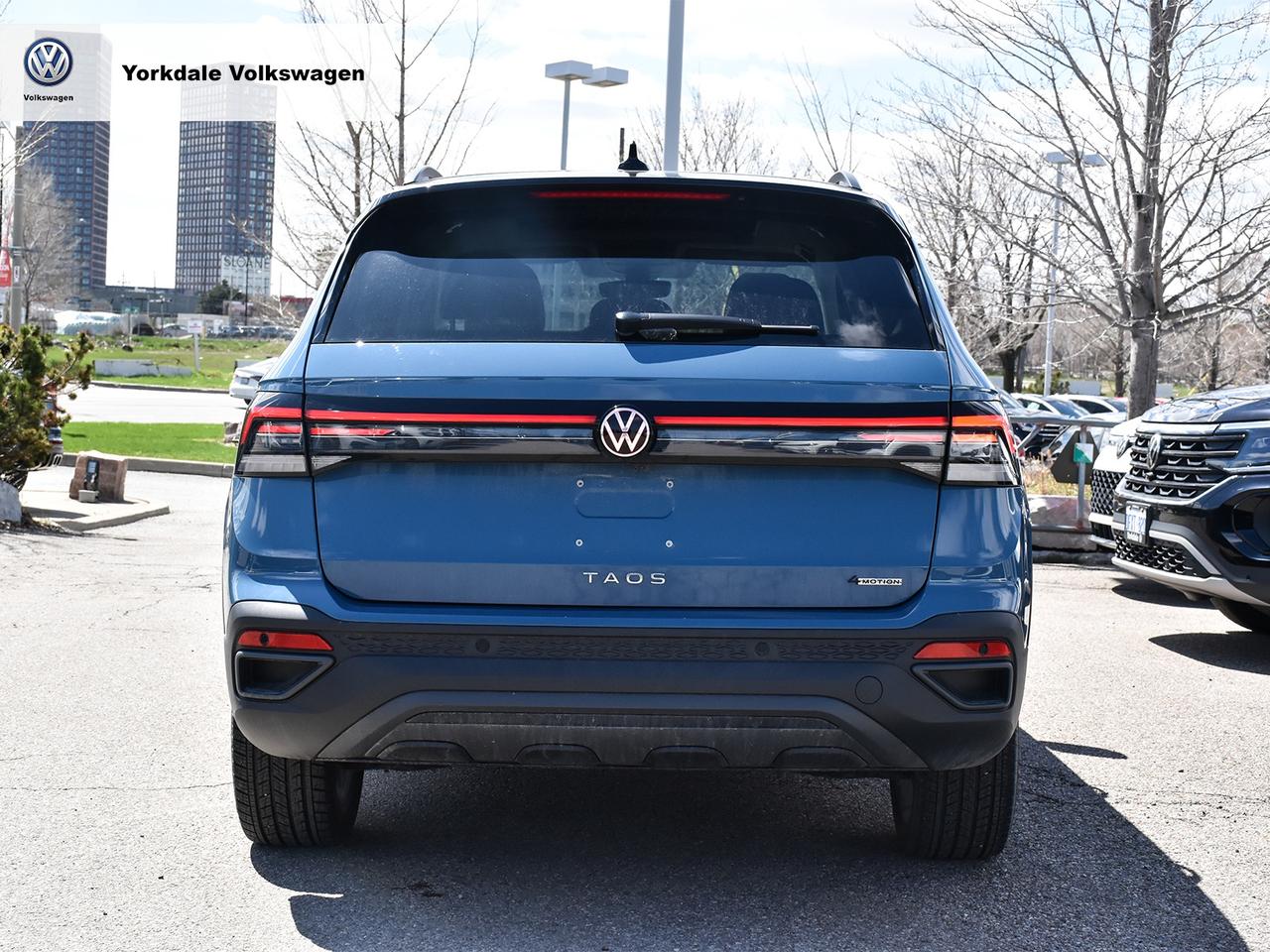2025 Volkswagen Taos BLACK EDITION Photo