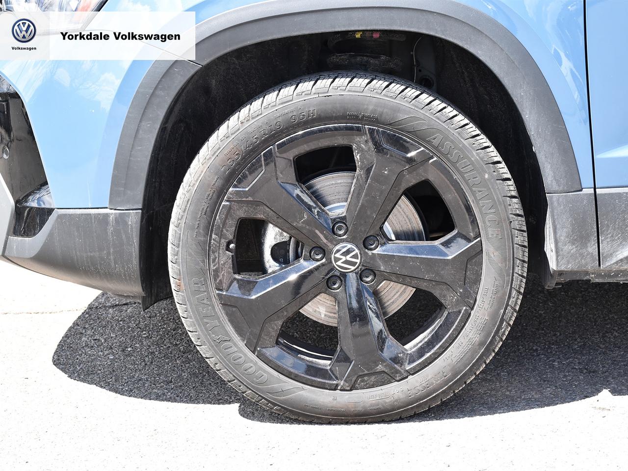 2025 Volkswagen Taos BLACK EDITION Photo