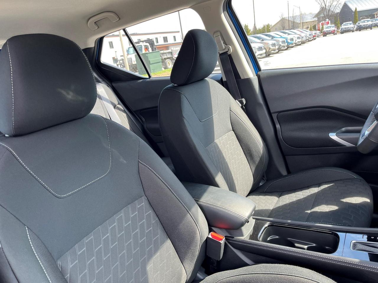 2025 Nissan Kicks Play SV 4dr Front-Wheel Drive Photo