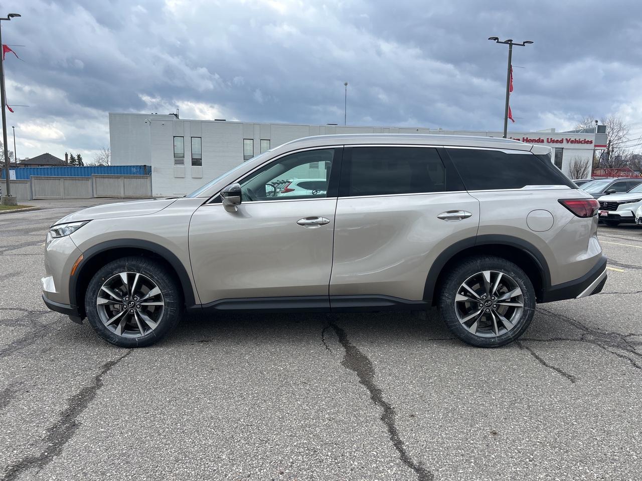 2023 Infiniti QX60 LUXE AWD Leather Wireless Charging Pano Roof Photo