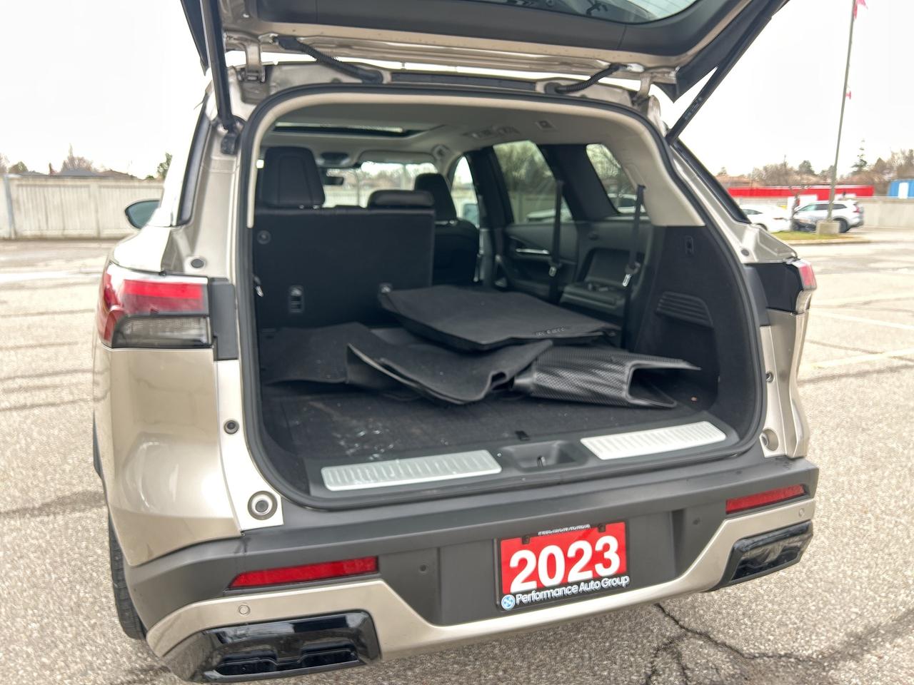 2023 Infiniti QX60 LUXE AWD Leather Wireless Charging Pano Roof Photo
